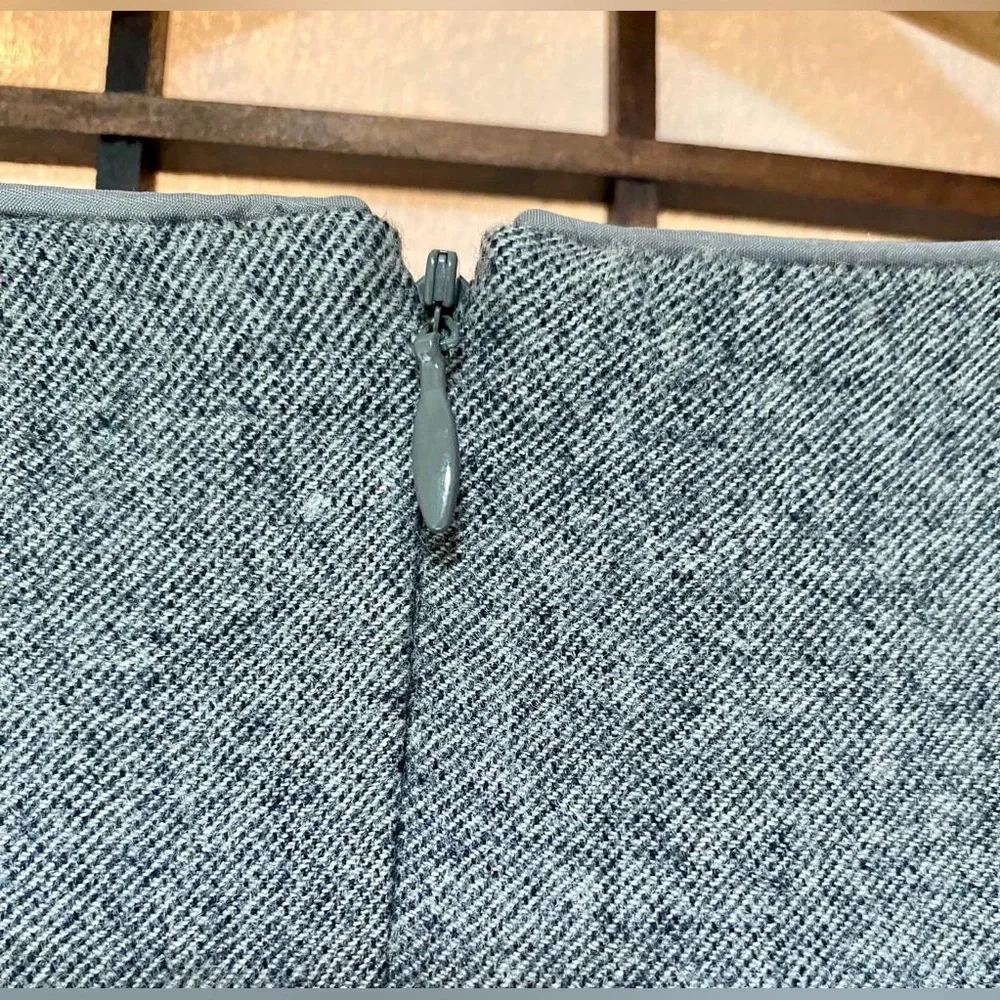 PRICED TO GO🚨 - Banana Republic stretch sleeveless dress - Picture 4 of 9